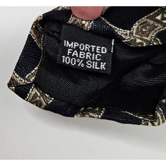 Geoffrey Beene 100% Silk Tie With Geometric Pattern Necktie 58 in x 4 in - Picture 4 of 9